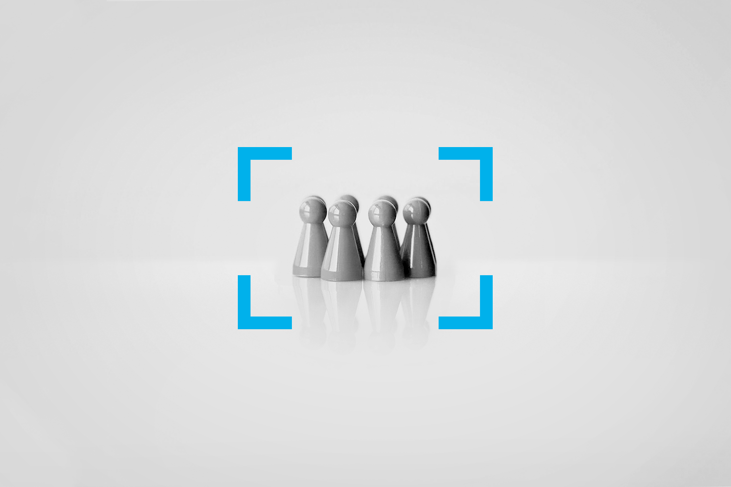 Ett gäng spelpjäser med blå fokusmarkering